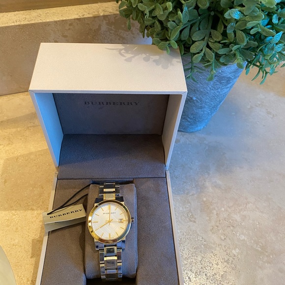 Burberry women’s watch main image 5